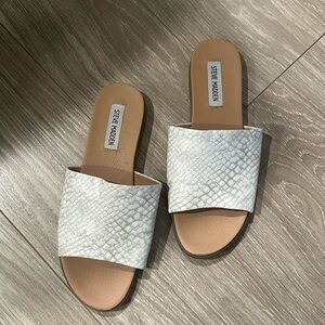 Steve Madden sandal size 8.5